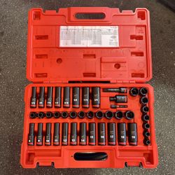Milwaukee 43 Piece 3/8” Drive Impact Socket Kit