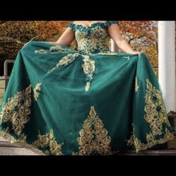 PROM Dress, Sweet 16, Quinceañera, bridesmaid, open back, sparkly, shimmery, sequin, sexy, beautiful, dazzling, long princess dress.  Colors: Emerald 