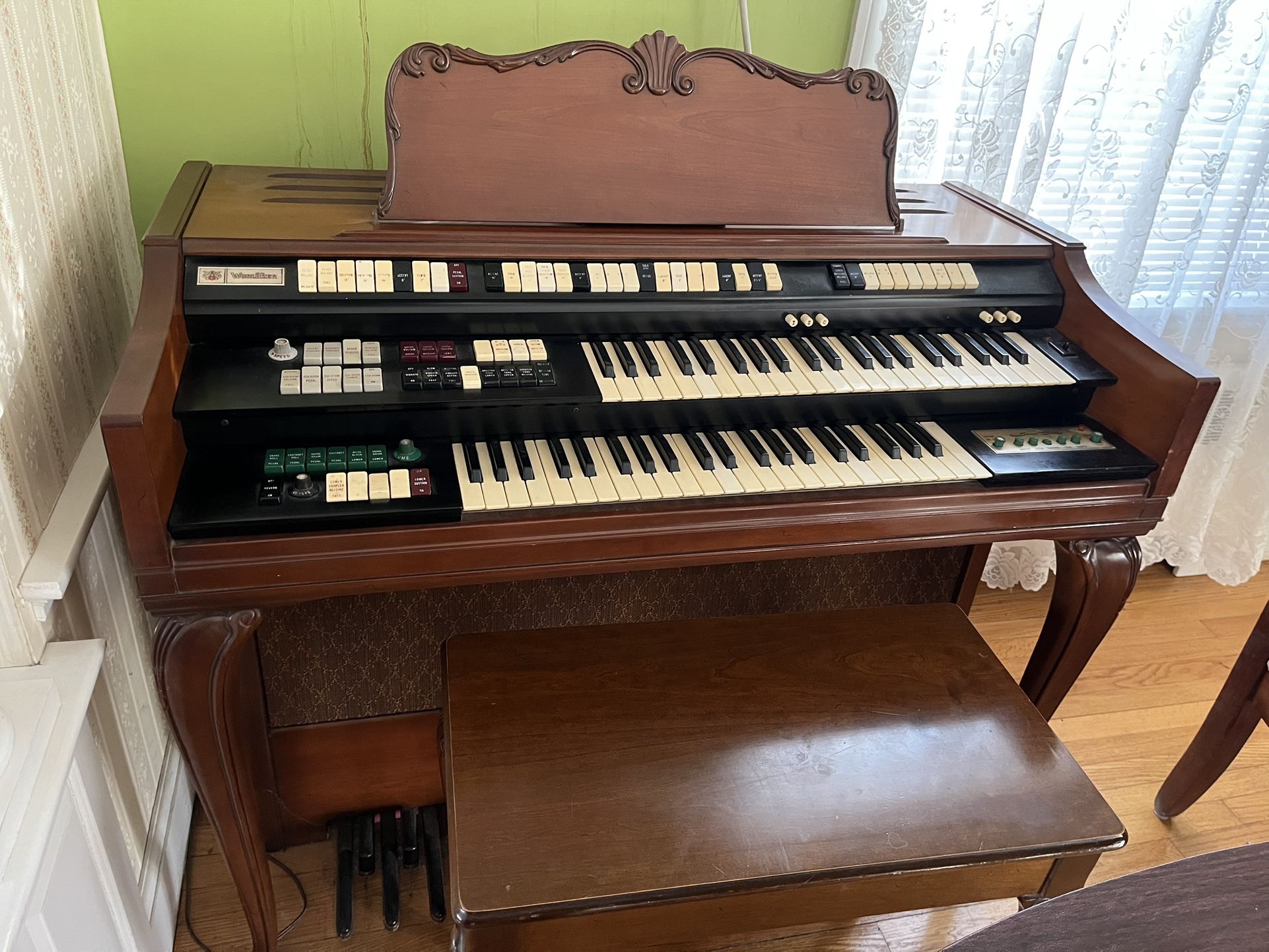 Wurlitzer Electric Organ 4300 DR