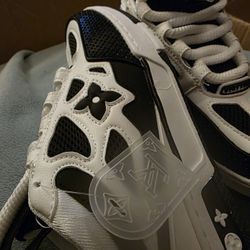 Stunning LV BLACK AND WHITE COMBO SHOES SIZE 9.5