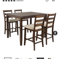 Dining Table & 4 Chairs 