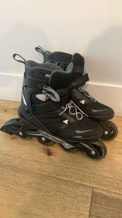 Very nice all black rollerblades