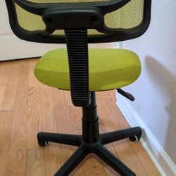 Task Chair with Adjustable Height & Swivel