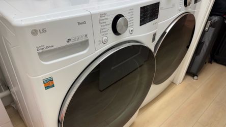 LG Smart Front Load Washer - High Efficiency - Excellent Condition