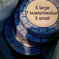 Blue  Dishes 17 Pieces