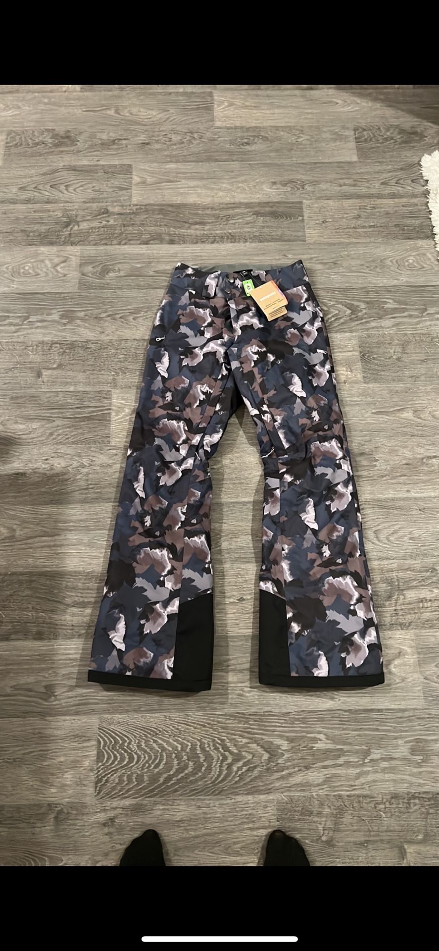 NWT- Patagonia Women’s Insulated Snowbelle Pants