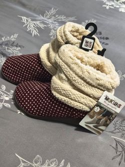 Assorted slippers