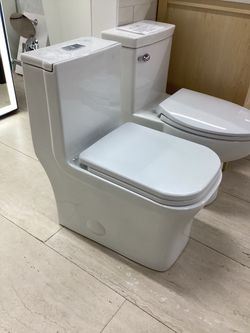 Square one piece modern toilet, dual flush, fully skirted, available for pick up