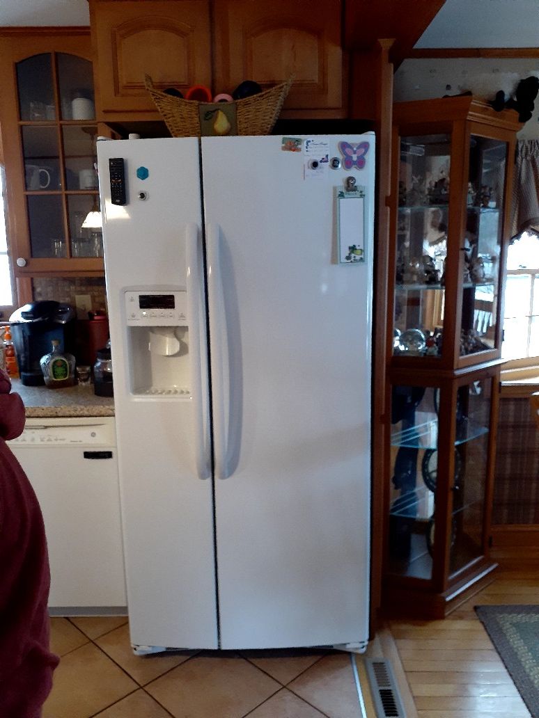 Side by side refrigerator