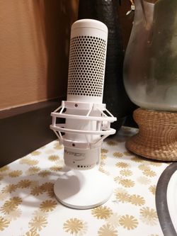 Quadcast S (white) Gaming Microphone