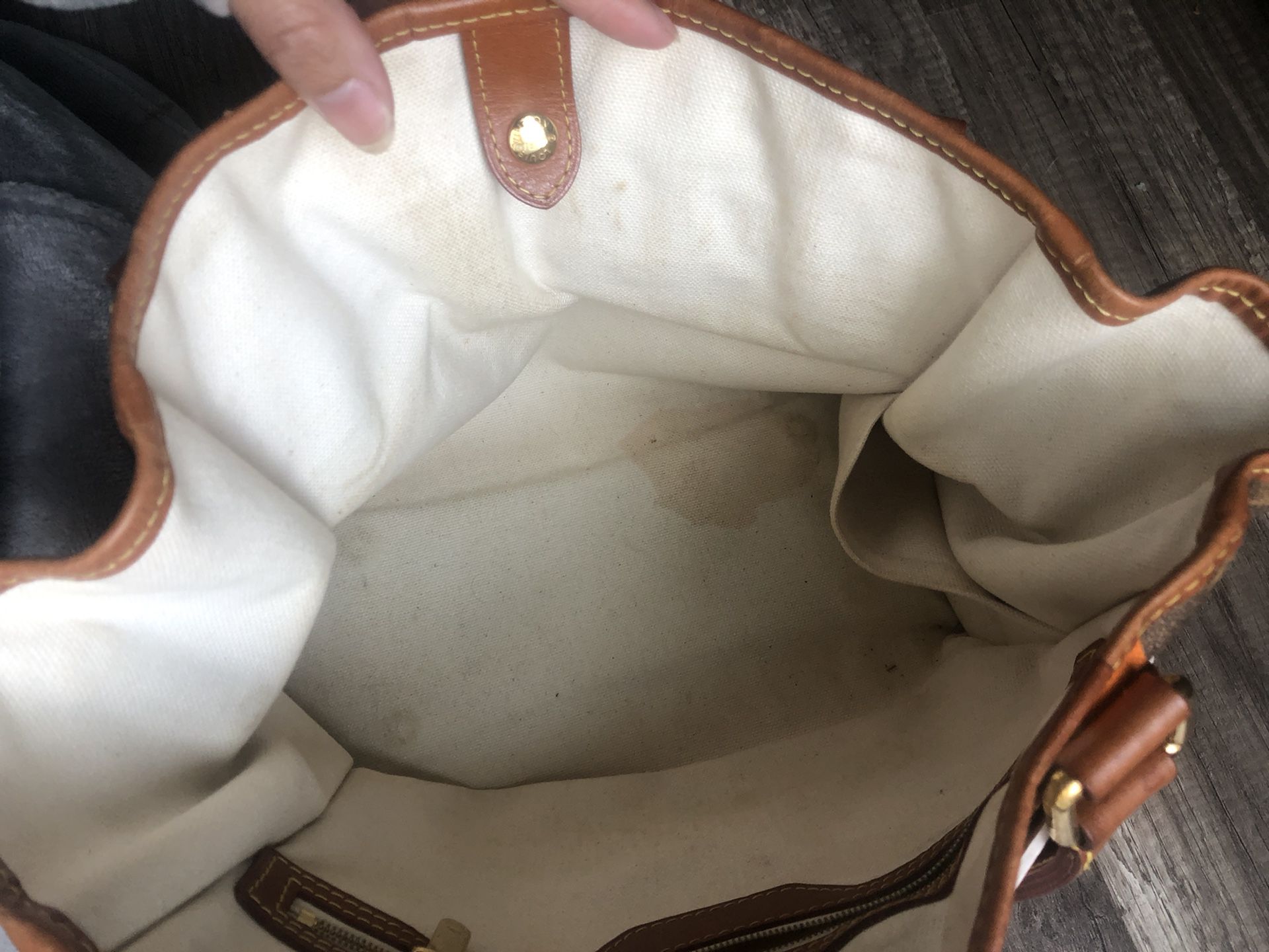 Louis Vuitton Handbag FACTORY OVERRUNS AUTHENTIC MATERIALS for Sale in  Bellflower, CA - OfferUp