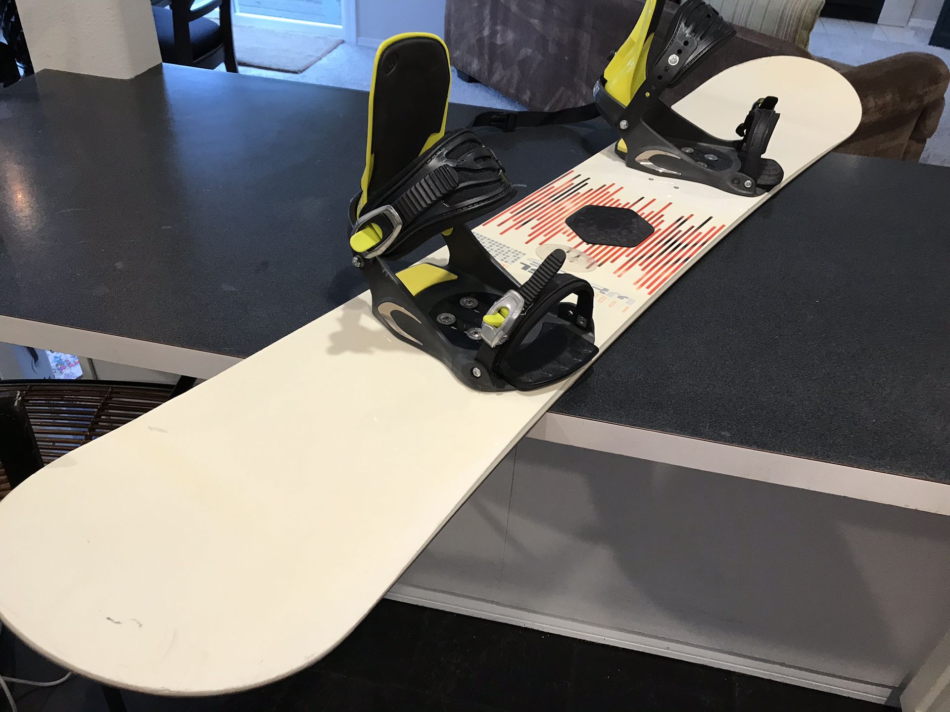 Nitro "Storm" Snowboard (156cm ) with Drake F40 LTD Bindings