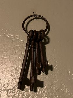 Vintage Skeleton Iron Cast Keys