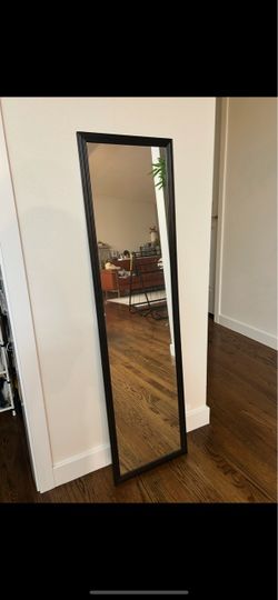 Stand mirror