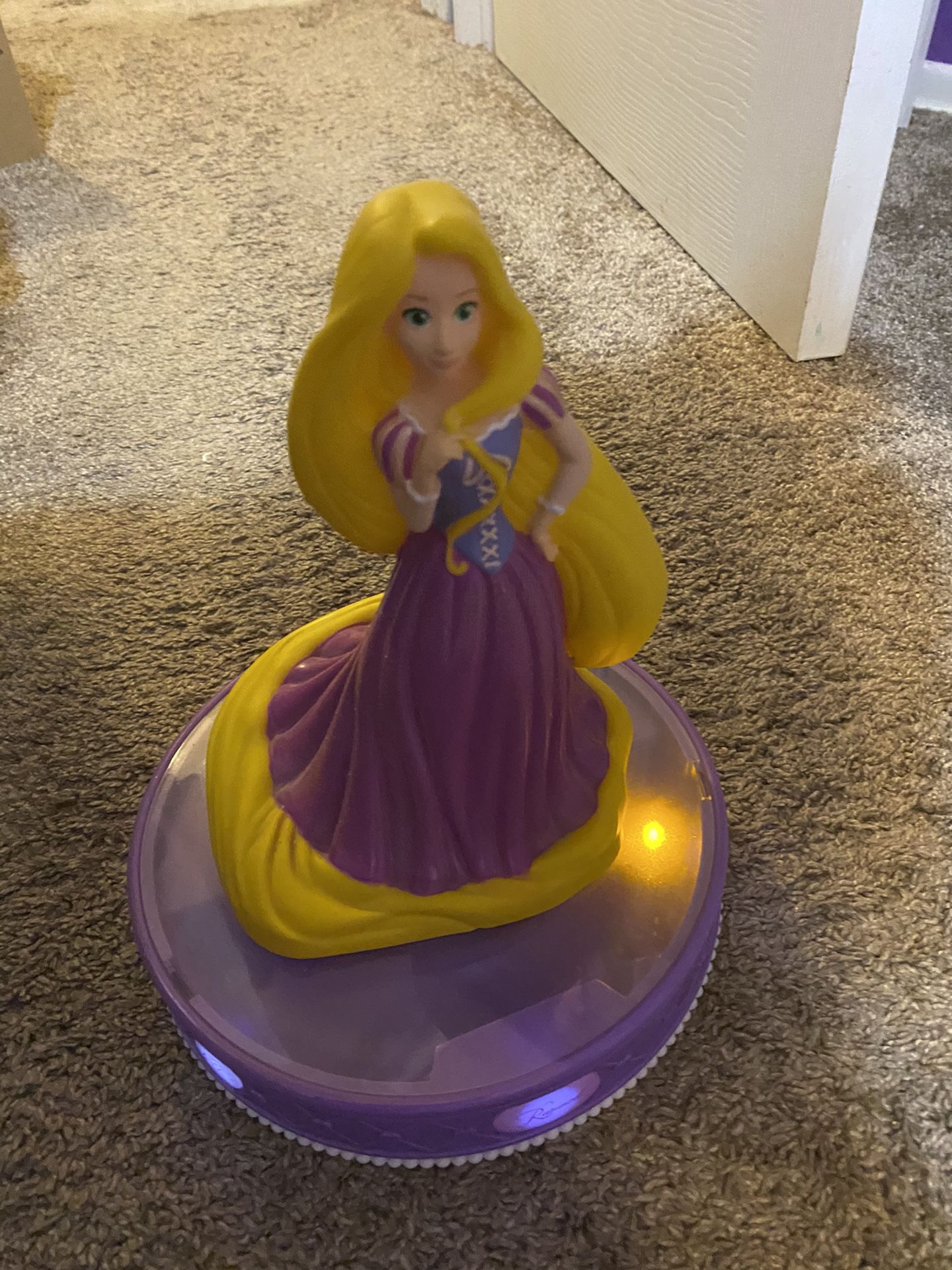 Rapunzel light up and sing 😊