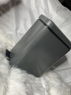 Trash Can With Foot Pedal/ Stainless Steel