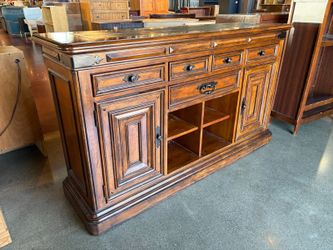 UNIVERSAL FURNITURE Traditional Solid Wood Buffet