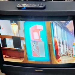 32" CRT TV Curved screen color retro gaming television model 2001