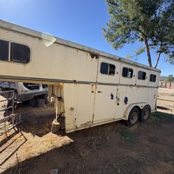 Horse trailer 