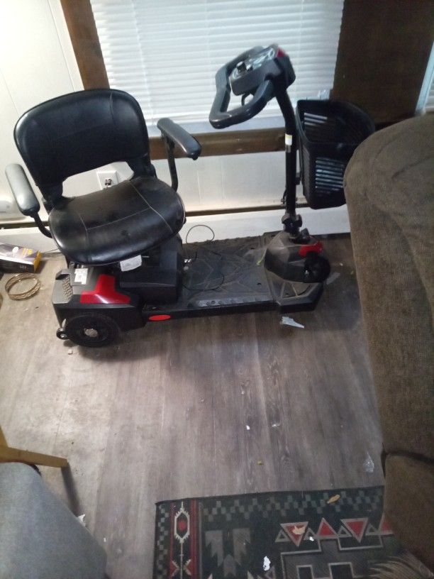 Three-wheel Scooter