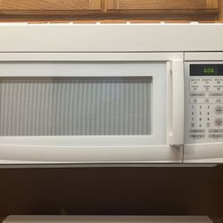 GE Over-the-Range Microwave – Clean, Powerful & Ready to Install! 