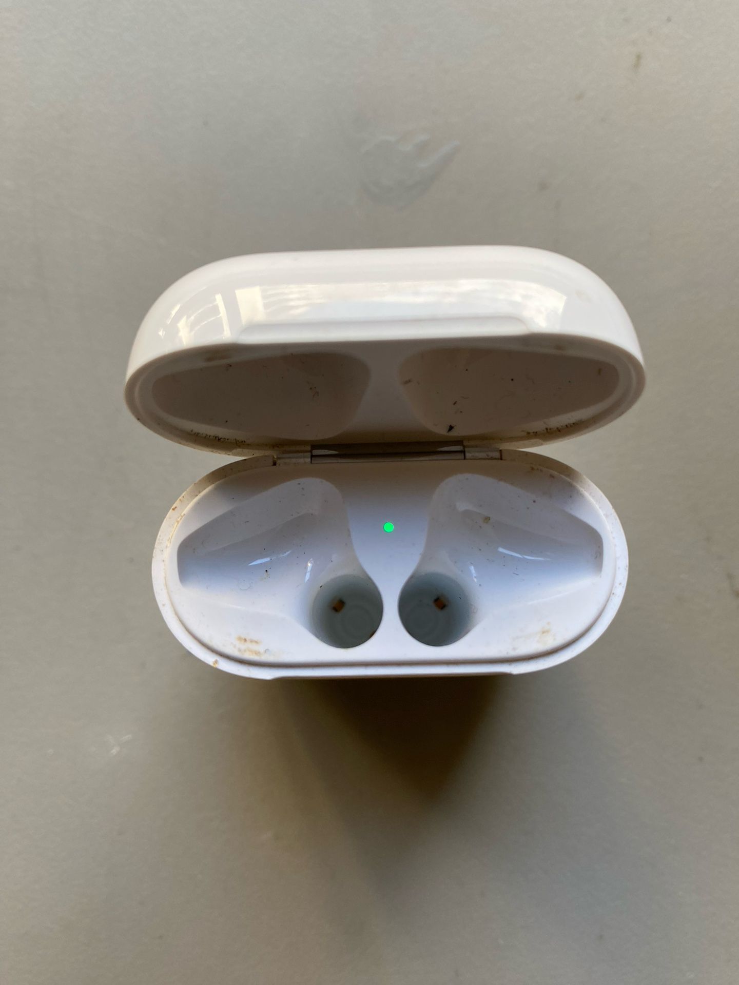 Apple AirPods A1602 Charging Case