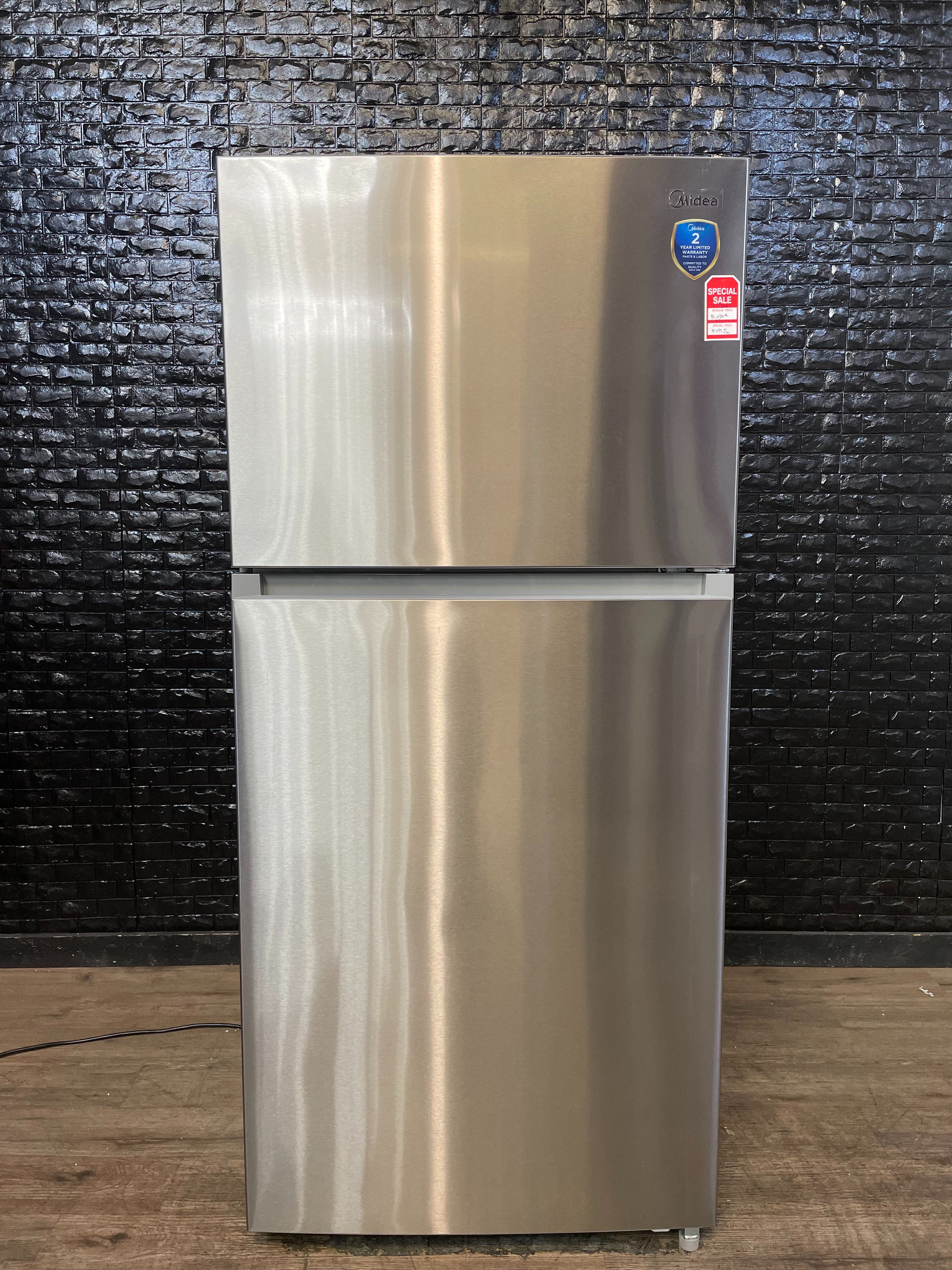 MIDEA REFRIGERATOR w/WARRANTY!R2759A