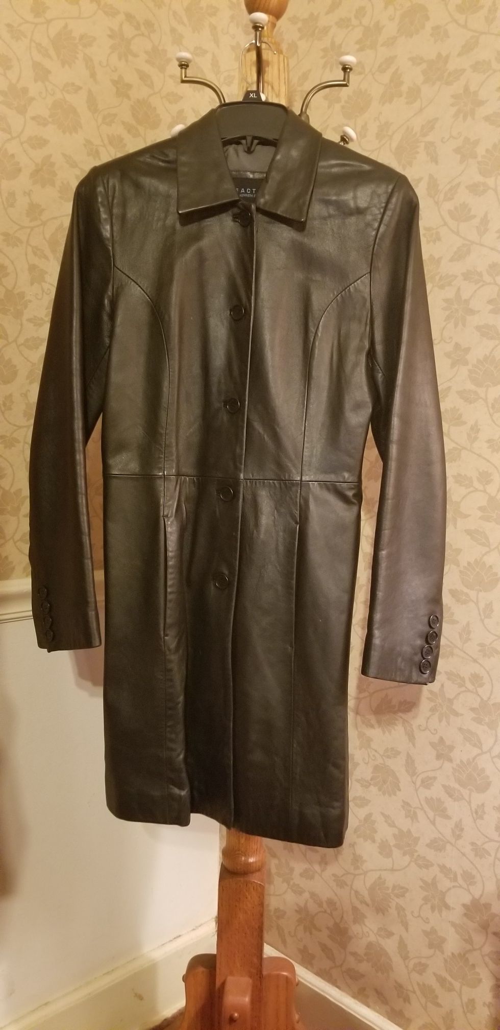 LADIES LEATHER COAT