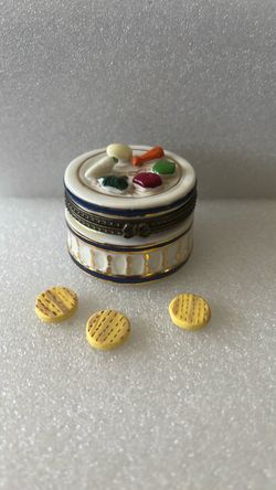 Passover Ceramic Trinket Box White W/Blue & Gold Trim & 3 Matzah inserts 2.25”