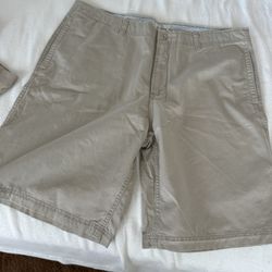 Gap Casual Taylor Shorts New Size 40. $45