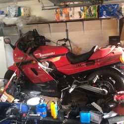 Kawasaki/ Ninja/ Red/ 1000