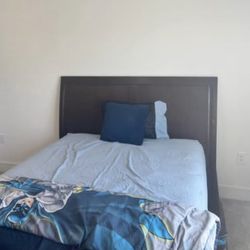 Raven Bedroom Set With Mattress Dresser And Mirror 