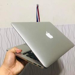 Apple MacBook Pro 13” Retina I5/8GB/256GB SSD $220