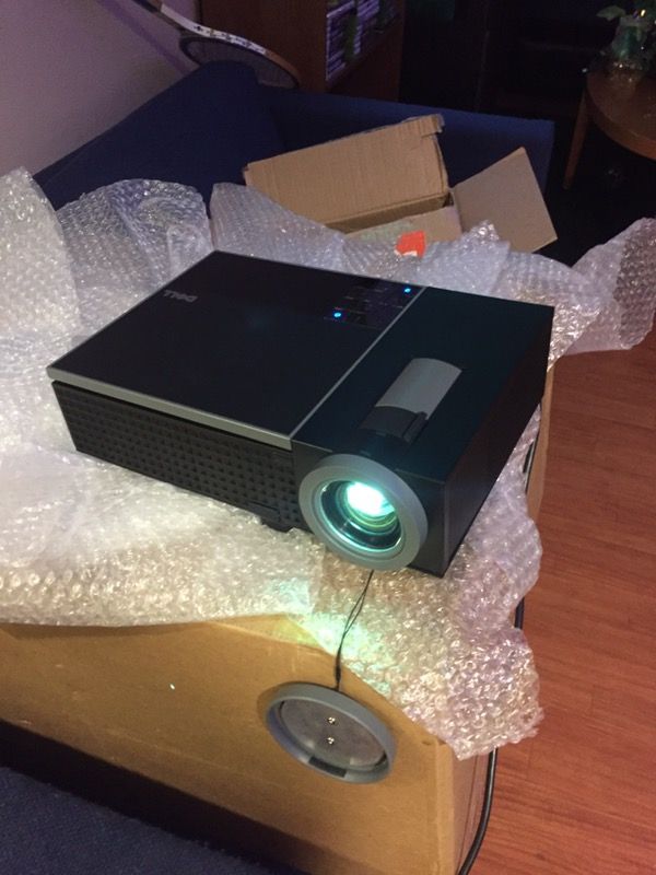 DELL 1080p HDMI PROJECTOR W/ NEW LAMP