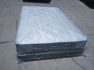 Full size mattress and box spring
