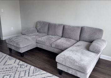 Free Delivery Today! Beautiful Grey sectional with double chaise . Cleaned couch sofa . No rips or stains .