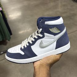 Pre loved Air Jordan 1 high https://offerup.com/redirect/?o=Y28uanA= sz10.5