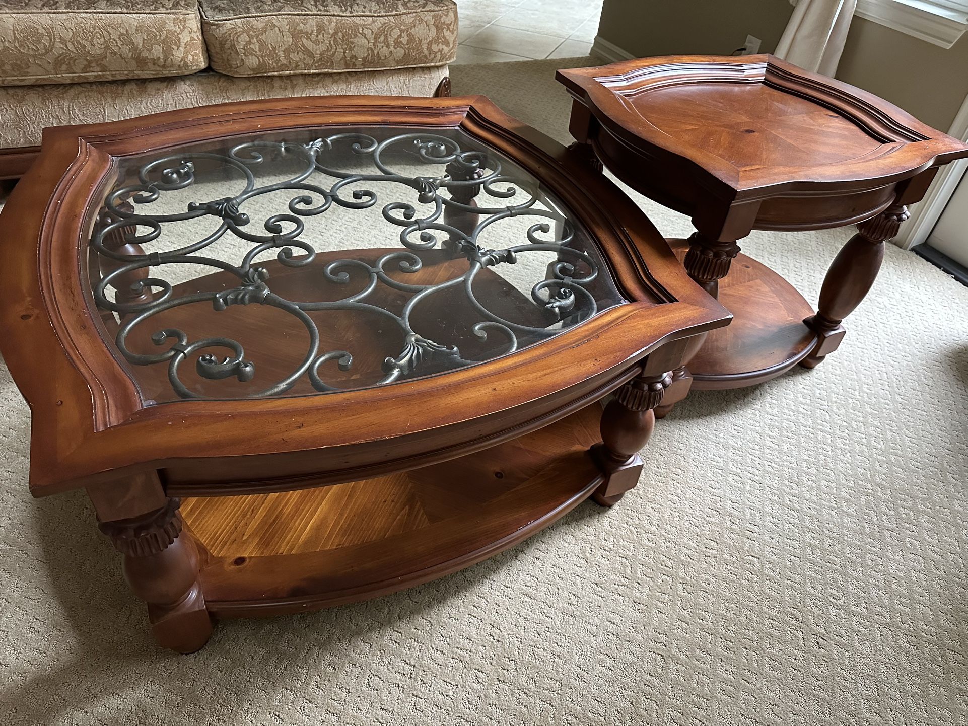 Coffee Table & End Table Set – Excellent Condition