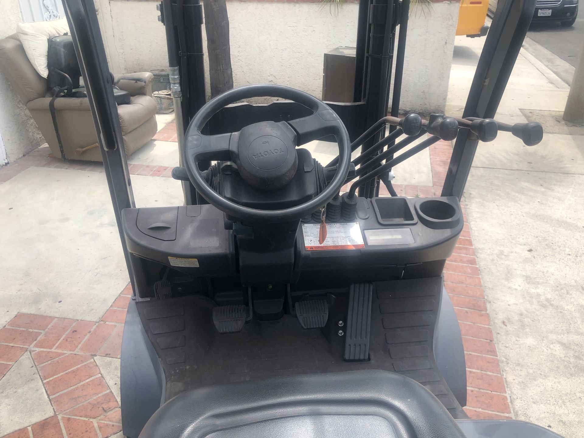 2012 Toyota forklift three stage mast side shift pneumatic tires 4000 lbs