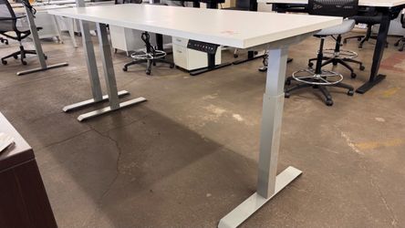 AMQ Electric Sit & Stand Table 77″