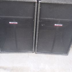 Sonic pa speakers 18 inch speakers plus 2 smaller sonic pa speakers that makes 4 to the set