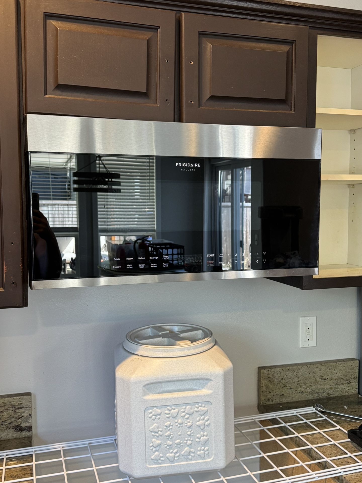 Frigidaire Gallery Microwave