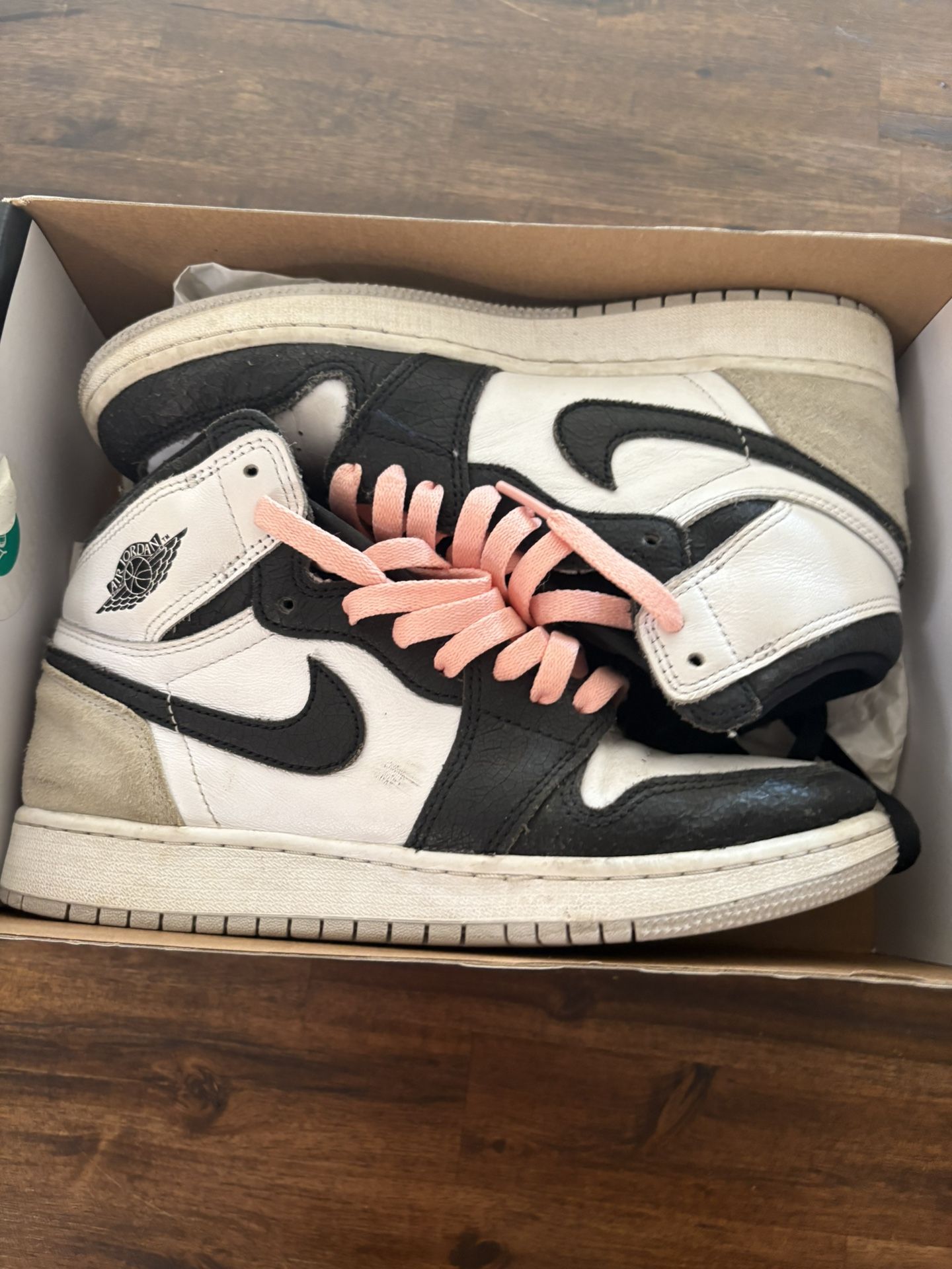 Air  Jordan 1 Retro “ Coral “ Size 7 