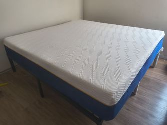 12" King size Memory Foam Mattress from Nebraska.