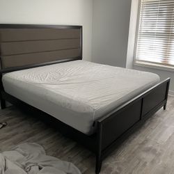 King Sized Bedroom Set With Mattress 