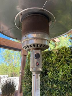 2 outdoor heating lamps