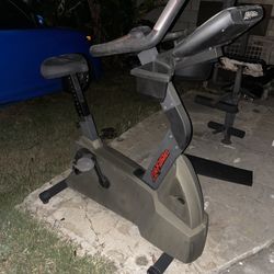 Life fitness C9i Stationary Bike 