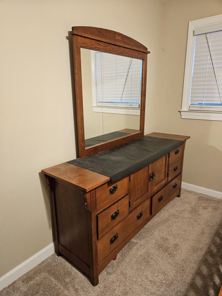 Dresser With Mirror