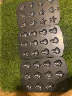 Silicone Baking & Craft Mold Lot – Stars, Light Bulbs & Pinecones