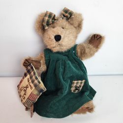 Boyds Bears Polly Quignapple Collectable  10" Stuffed Bear.  .